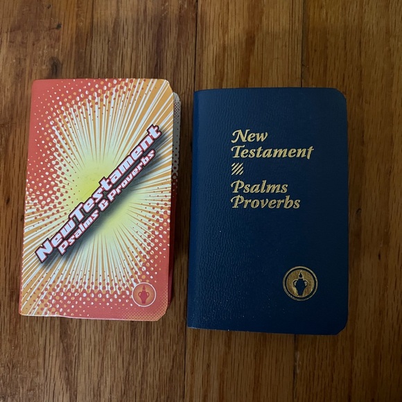 FREE WITH PURCHASE small mini Bibles new testaments holy bibles pocket sized - Picture 1 of 3